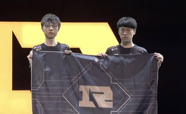 无论场下的 无论场下的